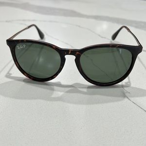 RAY-BAN RB4171 Erika Classic Women’s sunglasses in excellent condition!
